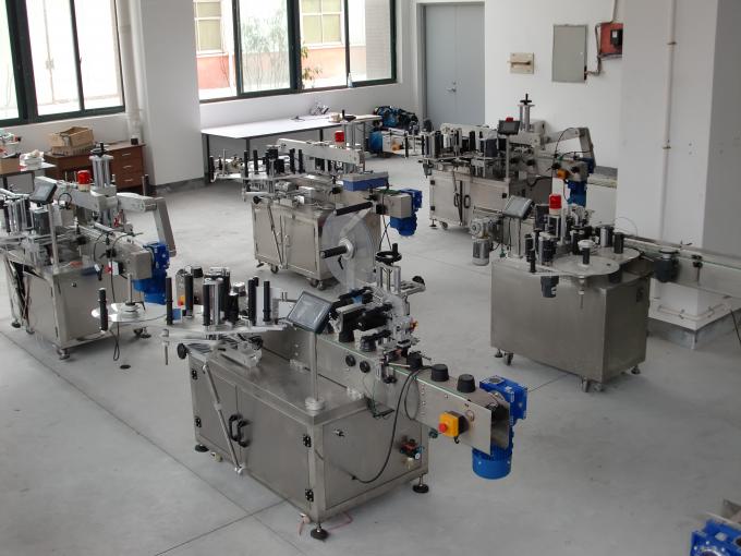 Etiquetadora horitzontal doble ampolla quadrada envàs regular o irregular