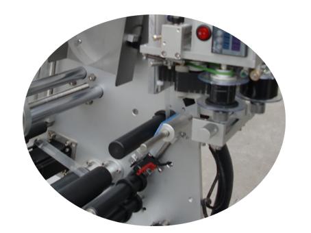 Etiquetadora d'ampolles petites de 10 ml amb adhesiu d'etiqueta de doble capa certificat