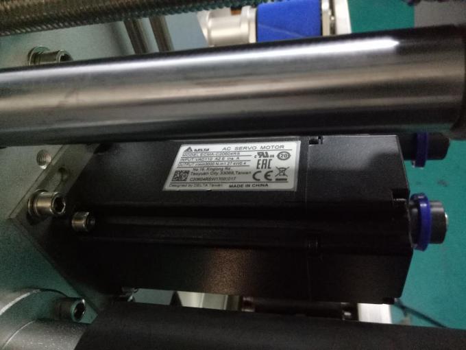 Màquina d’etiquetatge d’adhesius quadrats d’ampolla SUS304 amb armari de dues cares amb productes de cura personal