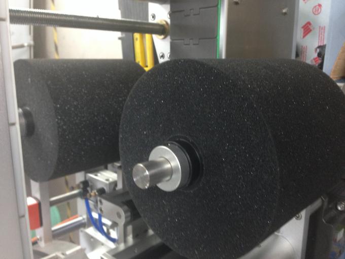 Màquina etiquetadora d'ampolles del motor del servidor per a ampolla rodona / plana / quadrada