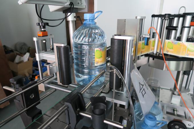 Màquina etiquetadora d’adhesius d’ampolla rodona d’aigua potable de 5 litres, maquinària adhesiva d’etiquetes autoadhesives