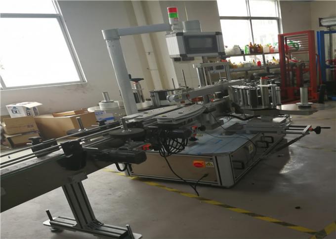 Màquina d’etiquetatge d’adhesius autoadhesius per a ampolles de plàstic per a productes químics, 3 etiquetes