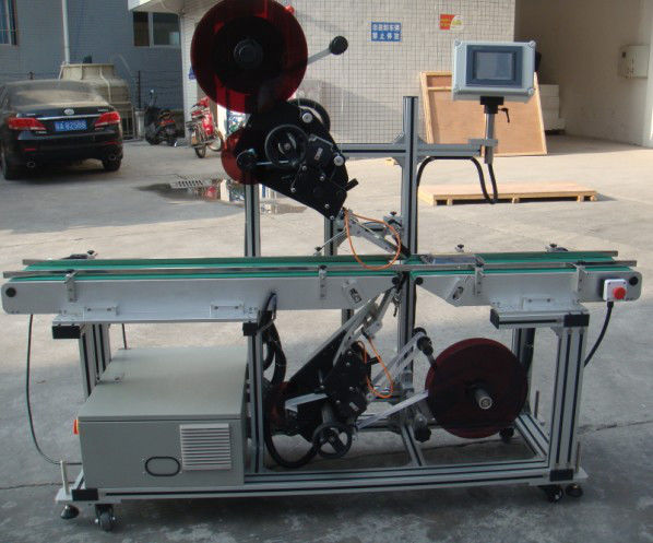 Màquina d'etiquetatge superior d'alta eficiència amb transportador de cinta dividida